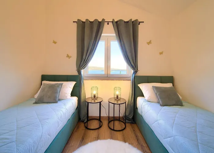 Apartment Two Bedroom With Terrace And Sea View *