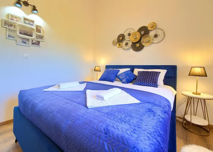 Two Bedroom With Terrace And Sea View *