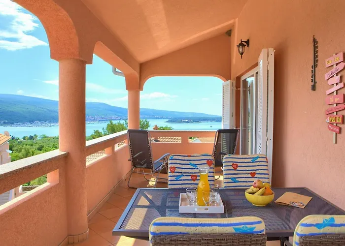 Two Bedroom With Terrace And Sea View Apartment *
