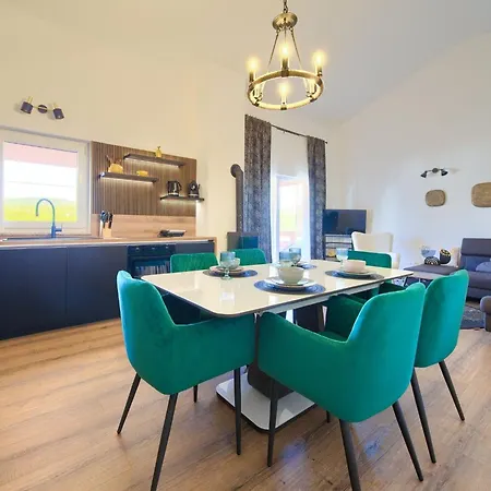 Two Bedroom With Terrace And Sea View *