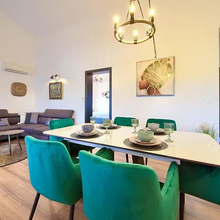 Two Bedroom With Terrace And Sea View Appartement Kornić