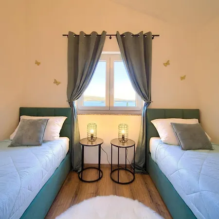 Appartement Two Bedroom With Terrace And Sea View *