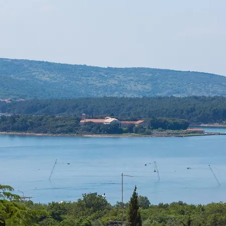 Two Bedroom With Terrace And Sea View Appartement *