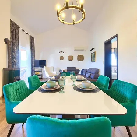 Two Bedroom With Terrace And Sea View Lägenhet Kornić